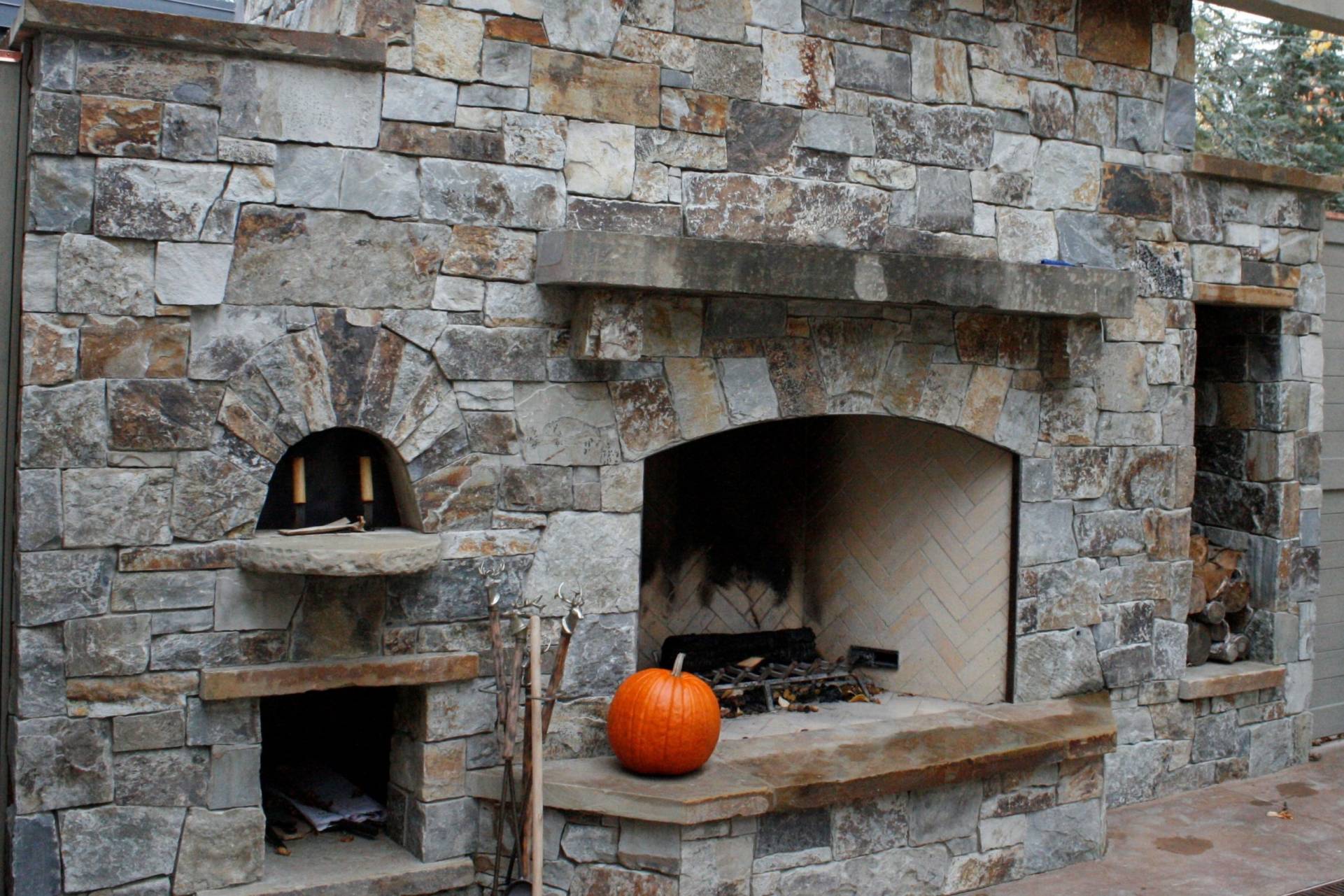 Glacier Mountain Ledgestone Veneer Stone